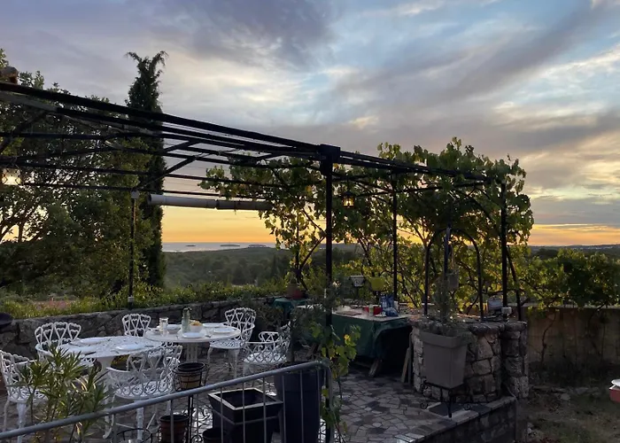 Zdenko With Sea View Apartmán